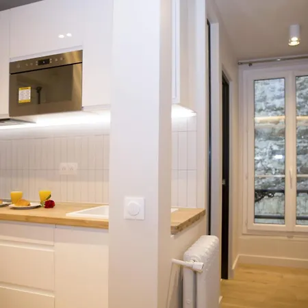 Fonctionnel Et Moderne Place Clichy - 2p Appartement
