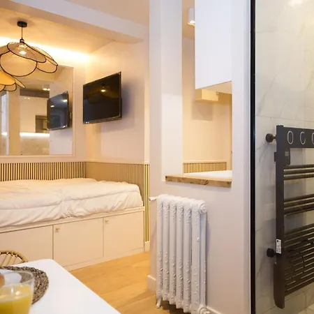 Fonctionnel Et Moderne Place Clichy - 2p Appartement